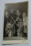 Foto Royal Caracal, copii mascați, obiceiuri, tradiții, Alb-Negru, Romania 1900 - 1950, Sarbatori