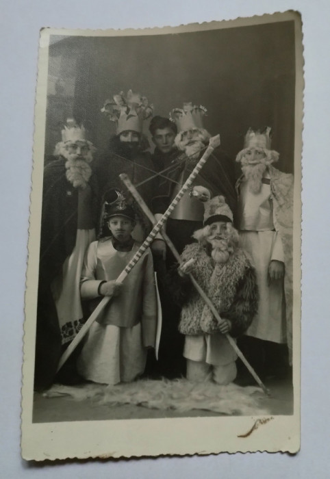 Foto Royal Caracal, copii mascați, obiceiuri, tradiții