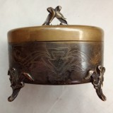 Cutie, zaharnită Art Nouveau, alamă argintată cu capac din alamă dup&auml; 1901