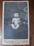 FOTOGRAFIE VECHE CDV - BEBE - VERSO &quot;SARUT MANA BUNICULE SI BUNICA &quot; INCEP.1900