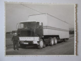 Fotografie colectie 115 x 88 mm camion/tir Volvo cu nr.de București din anii 60