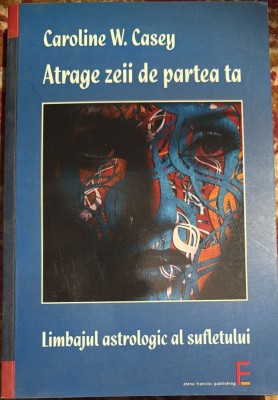 ATRAGE ZEII DE PARTEA TA,CAROLINE W.CASEY(LIMBAJUL ASTROLOGIC AL SUFLETULUI )/ 319 PAGINI / NEFOLOSITA foto