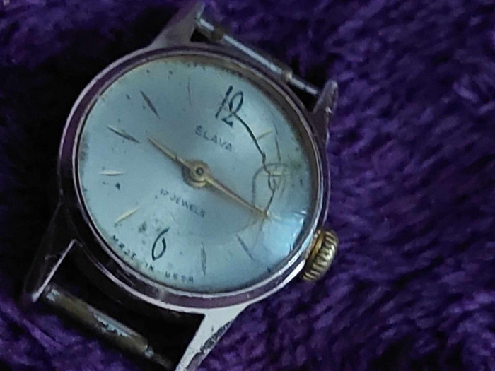 ceas mecanic de mana vechi,ceas SLAVA-auriu.Made in URSSS,-Defect-17 jewels