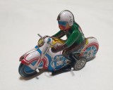 MOTOCICLIST - MOTOCICLETA Jucarie veche din tabla litografiata