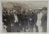 GRUP DE OFICIALITATI , MILITARI SI CIVILI , LA O MANIFESTARE INTR-UN ORAS DE PROVINCIE , ROMANIA , PERIOADA INTERBELICA , FOTOGRAFIE