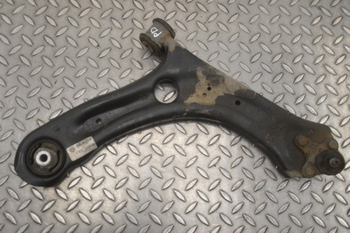 Braț inferior dreapta față VW BEETLE Cabrio 5C7, 5C8 2013 OEM: 4P462615,4T54182058 | 22400313