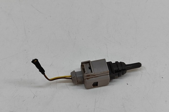 Senzor de temperatură exterioară AUDI A5 Avant 2024 OEM: 8Z0820535B | 31881880
