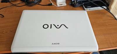LEPTOP SONY VAIO PROCESOR i3-2,40 GHz/RAM 4GB/HARD 500GB /WIN 10 INSTALAT RECENT /TINE BATERIA SE VINDE CU INCARCATOR . foto