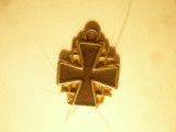 Medalion metalic - cruce cu email rosu si negru ,h=2,5cm