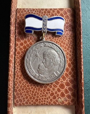 Medalia Maternitatii grad 2 in cutie foto