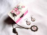 set cadou ,cutiuta cu set bijuterii cu trandafiri roz 34325