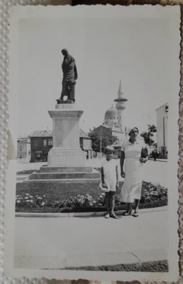 Fotografie, Geo Litarczek, parintele radiologiei romanesti impreuna cu mama sa, la Constanta, 1932 foto