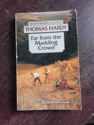 FAR FROM THE MADDING CROWD - THOMAS HARDY (CARTE IN LIMBA ENGLEZA) foto