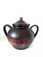 Vas ceramic vechi oala de sarmale lut, folosita / inegrit de la funingine foto