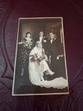 fotografie tip carte postala, Mire si Mireasa, grup de nuntasi, alb negru - necirculata