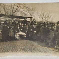 FOTOGRAFIE DE GRUP LA SLUJBA DE SFINTIRE A UNOR AUTOBUZE PENTRU TRANSPORT PUBLIC , FOTOGRAFIE , 18 MARTIE , 1935