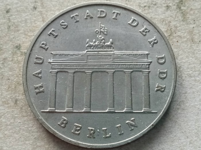 GERMANIA DEMOCRATA-5 MARK 1987 (Brandenburg gate of Berlin)