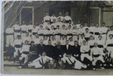 Fotografie veche preot romano catolic și elevi