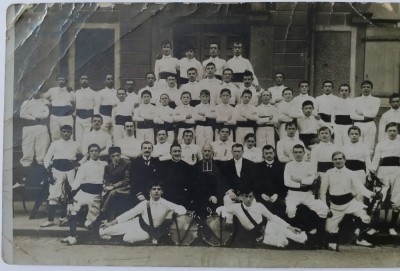 Fotografie veche preot romano catolic și elevi foto