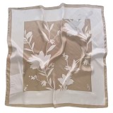 Cumpara ieftin Esarfa satin bej cu imprimeu floral