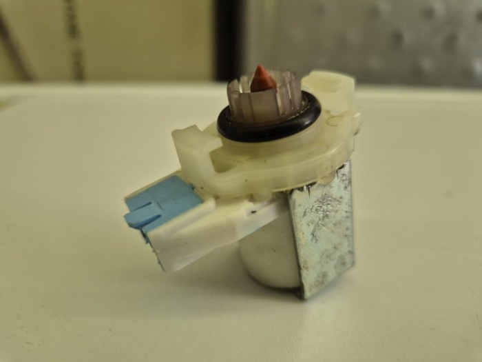 Electrovalva dozator sare masina de spalat vase Whirlpool / R23