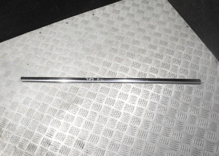 Chedar geam ușă st&acirc;nga față MERCEDES-BENZ C W203 2001 1228520