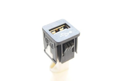 Port USB/AUX-In BMW X6G06 2019 OEM: 84109229294,9229294 10864677 foto