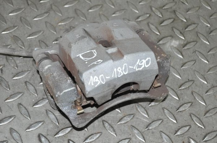 Etrier de fr&acirc;nă dreapta față TOYOTA PRIUS _W5_ 2016 3843975