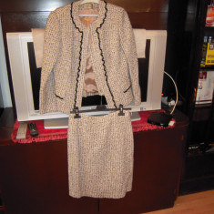 Costum de dama din 2 piese lana 100% (sacou + fusta), mas. 40, pers. 1.55m/52 kg