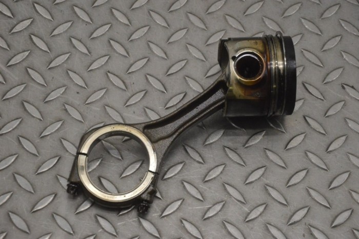Piston AUDI Q7 4L 2011 OEM: bhs 22132383