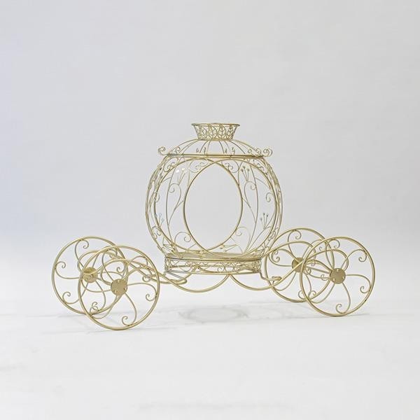 Caleasca metalica aurie 150 cm x 94 cm x 58 cm