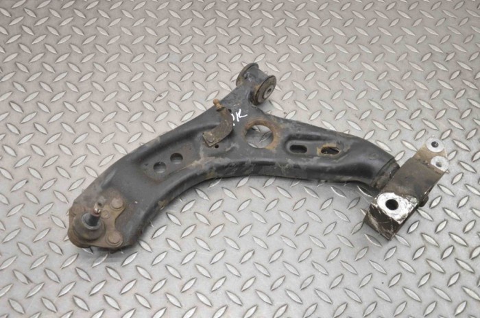 Braț inferior st&acirc;nga față VW CC 358 2014