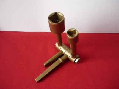 TRUSA DE CHEI ALAMA-BRONZ foto