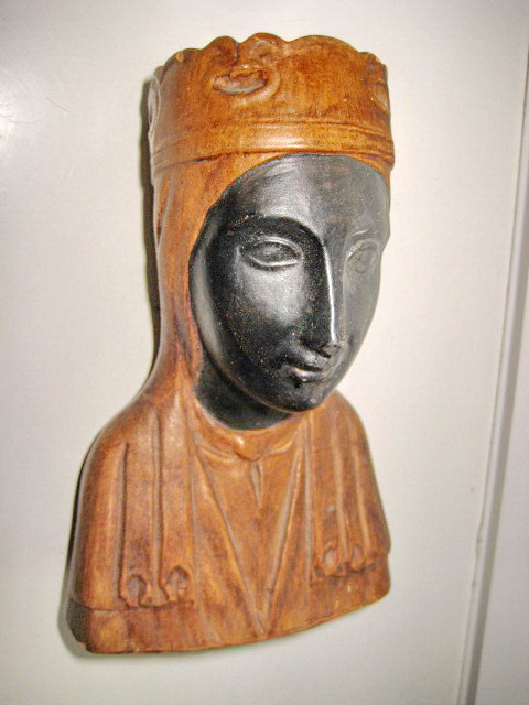 467- Statuieta veche bust Regina Franta stil gotic din ceramica, in stare buna.