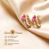 Cercei Rosalia Lumiere cu zirconia roz-fucsia, placati cu aur 14K, lungime 2 cm