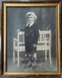 COPIL IN UNIFORMA DE STRAJER - FOTOGRAFIE PERIOADA INTERBELICA