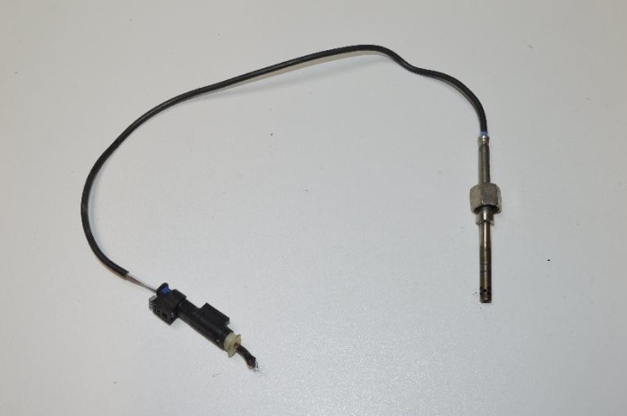 Senzor de temperatură MERCEDES-BENZ E W212 2012 OEM: A0009053905 2435086