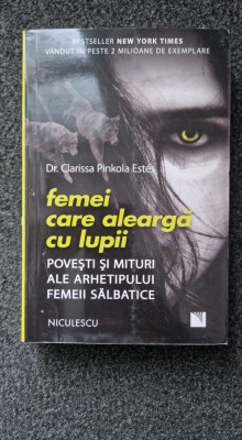 FEMEI CARE ALEARGA CU LUPII - Clarissa Pinkola Estes foto