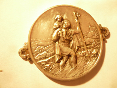 Medalion tematica religioasa semnat Kissing - Germania ,D= 5cm alama argintata foto