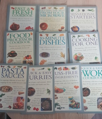 Quick &amp;amp; Easy Cookbox : A Box Collection of Speedy Dishes in 10 Cookbooks foto