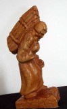 STATUETA DIN LEMN &quot;BATRANA CARAND LEMNE&quot;-278681
