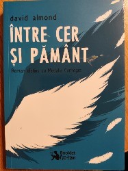 &amp;Icirc;ntre cer și păm&amp;acirc;nt foto