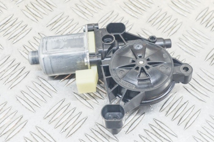Motor macara geam ușă dreapta față AUDI Q7 4M 2020 OEM: 8W0959801,0130822705 13134489