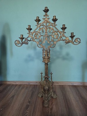 Sfesnic candelabru de podea foto