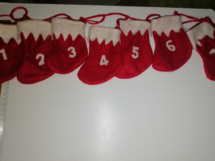 LOT 22 CIORAPEI / GHETUTE PENTRU PUS CADOURI LA SERBARE ...POM CRACIUN