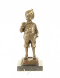 Baietel cu tigara-statueta din bronz pe un soclu din marmura BR-220