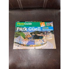 Park Guell. Photo Guide Gaudi Barcelona