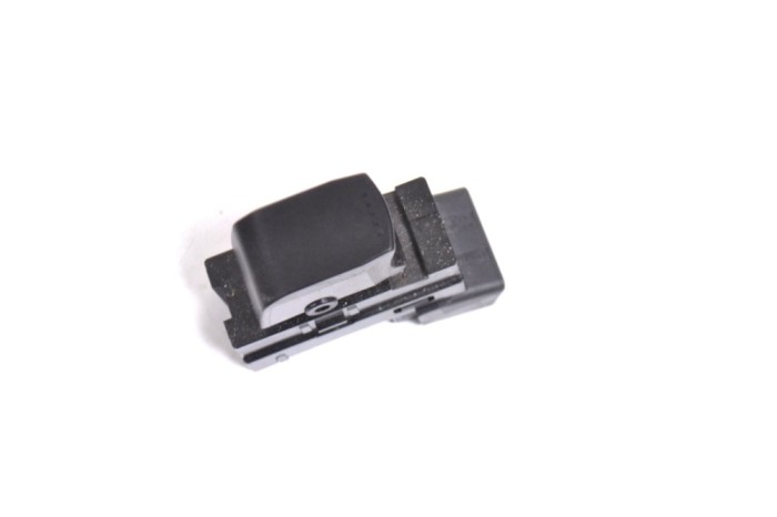 Buton geam ușă dreapta spate SUZUKI GRAND VITARA II JT, TE, TD 2009 OEM: 62J00-1318T 12476855
