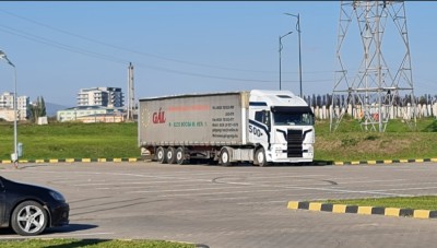 Ansamblu Cap Tractor Iveco Stralis + Semiremorca Schmitz Prelata foto