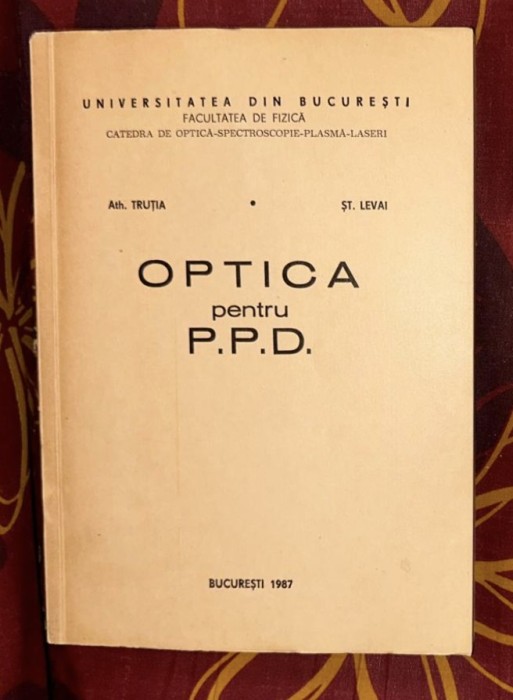 Optica pentru P.P.D. pregatirea personalului didactic ./ Ath. Trutia si St. Levai